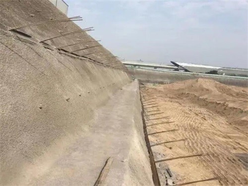 和平河道边坡加固